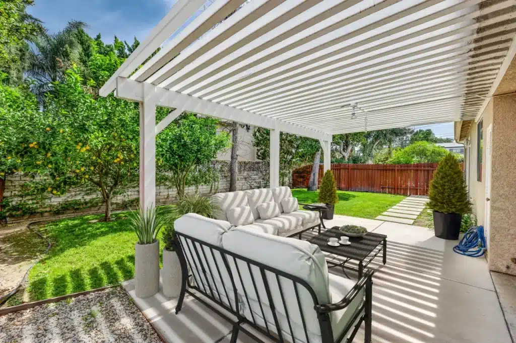 Pergolas bioclimatiques à Brignais
